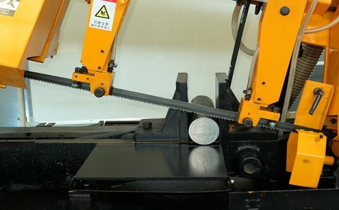 湘东数控带锯床自动送料精度会出现偏差吗？