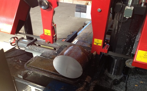 湘东卧式带锯床加工时出现明显振荡如何排查？